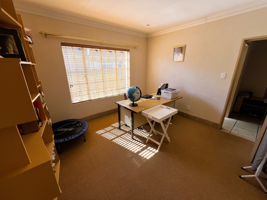 3 Bedroom Property for Sale in Flamwood North West